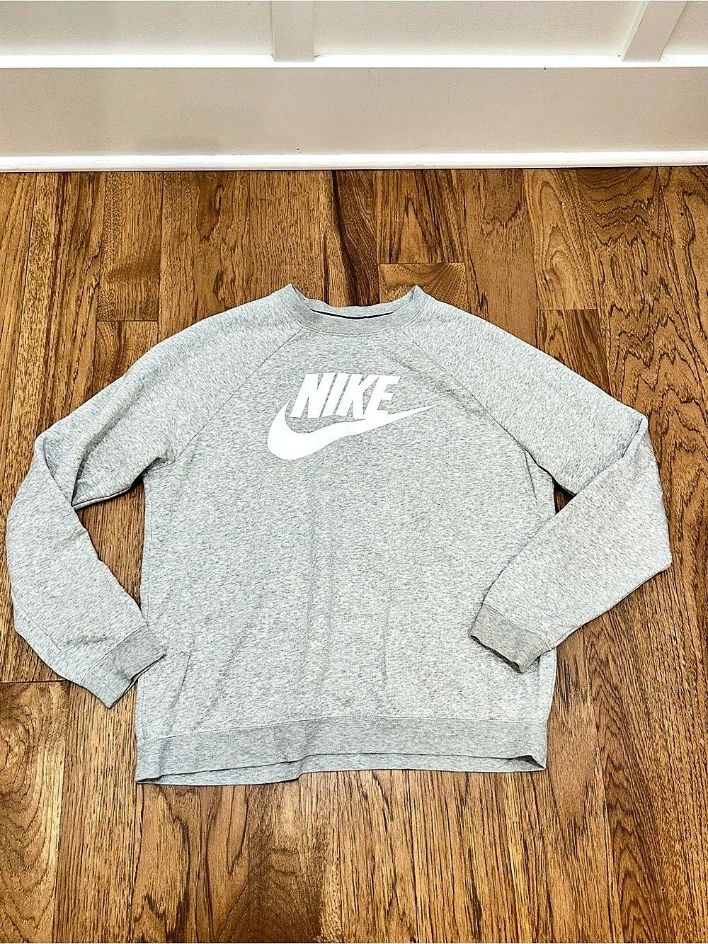 Woman’s Nike Logo Sweatshirt in Heathered Gray Large Crew Neck